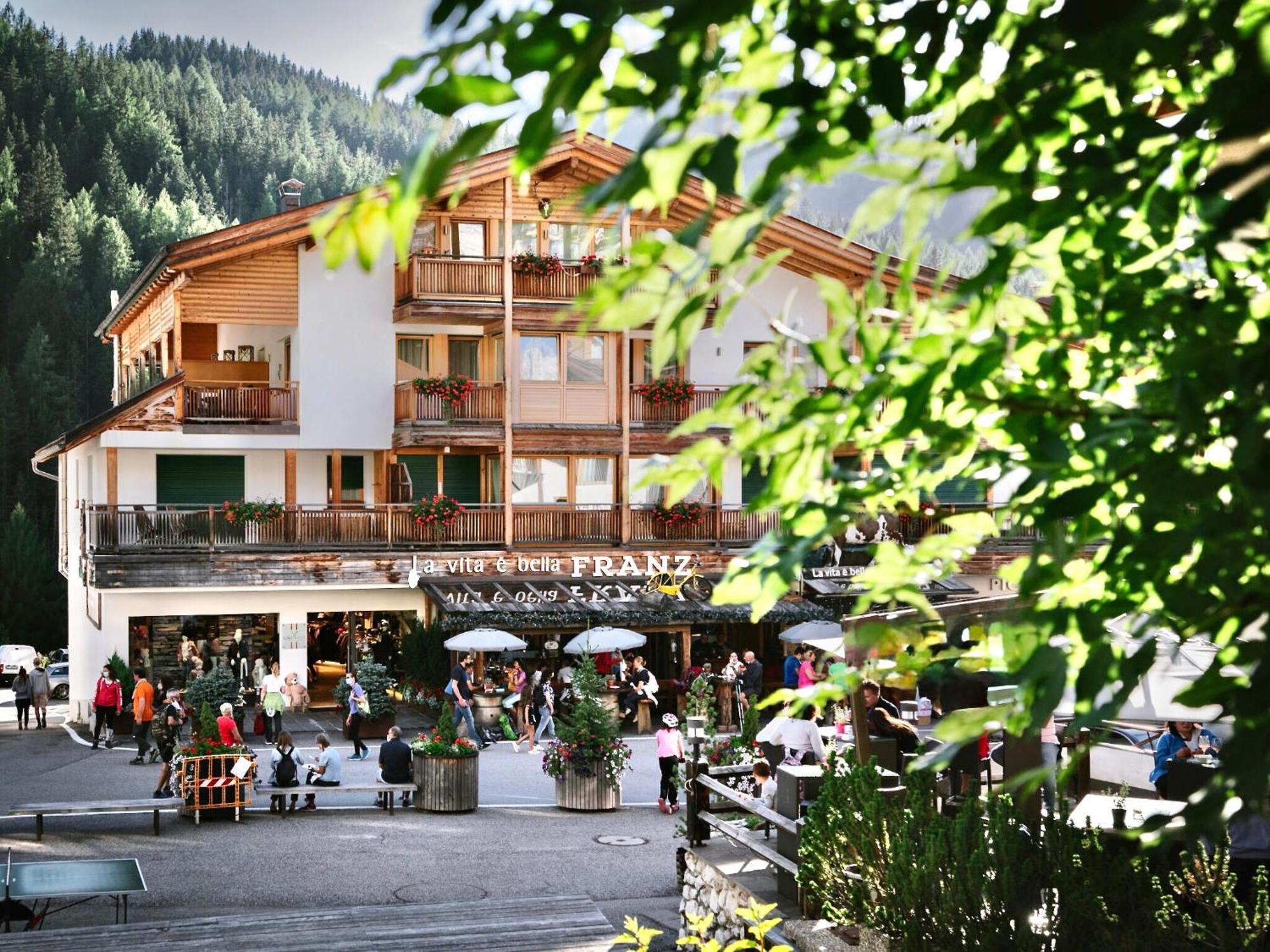 Apartments Da La Vedla Flats San Cassiano  Kültér fotó